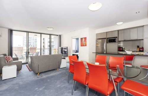 East Perth Apartment | 24 Amazing Adelaide Tce 2BR 2BA Location-parking-CBD
