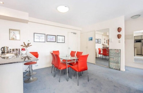 East Perth Apartment | 24 Amazing Adelaide Tce 2BR 2BA Location-parking-CBD