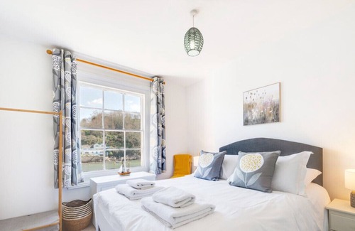 Fowey House | 24 Passage Street - Two Bedroom House, Sleeps 4