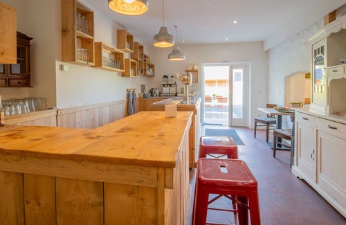 Juenkerath House | 24 Personen Haus mit 8 Schlafzimmern