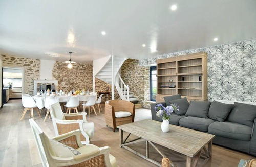 Saint-Lormel House | 240 m² House ∙ 6 bedrooms ∙ 11 guests