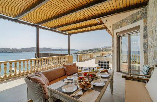 Plaka Villa | 240 m² Villa ∙ 5 bedrooms ∙ 10 guests