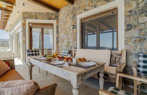 Plaka Villa | 240 m² Villa ∙ 5 bedrooms ∙ 10 guests