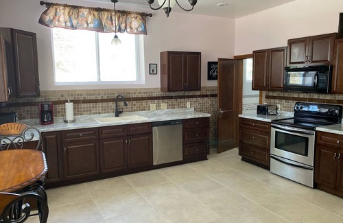 Adams House | 2400 sqft Spacious Luxury Value. 30 min from Wis Dells. 20 Min to Sand Valley