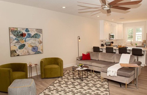 Florida Shores House | 2418 Beach and Boujee · *NEW* Beach and Boujee Retreat + Beach + Daytona