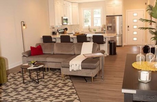 Florida Shores House | 2418 Beach and Boujee · *NEW* Beach and Boujee Retreat + Beach + Daytona