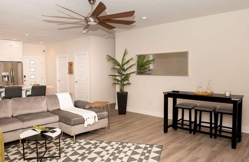 Florida Shores House | 2418 Beach and Boujee · *NEW* Beach and Boujee Retreat + Beach + Daytona