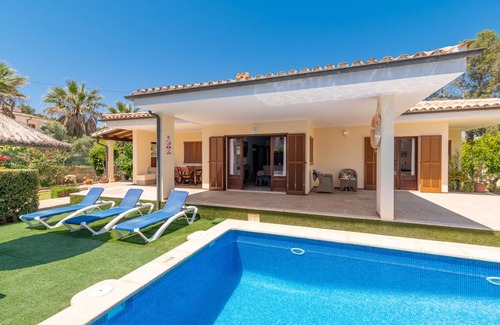 Urbanitzacio Gotmar House | 242 m² House ∙ 3 bedrooms ∙ 6 guests