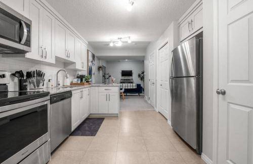 Northwest Calgary House | 245 m² House ∙ 5 bedrooms ∙ 16 guests