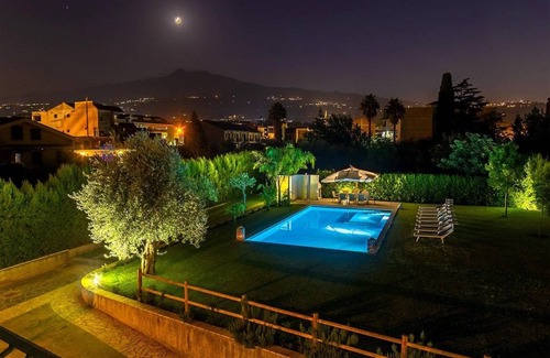 Fiumefreddo di Sicilia House | 249 m² House ∙ 6 bedrooms ∙ 12 guests