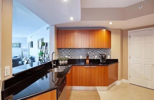 Kingston Condo | 24TH FLOOR WITH STUNNING ENDLESS VIEWS