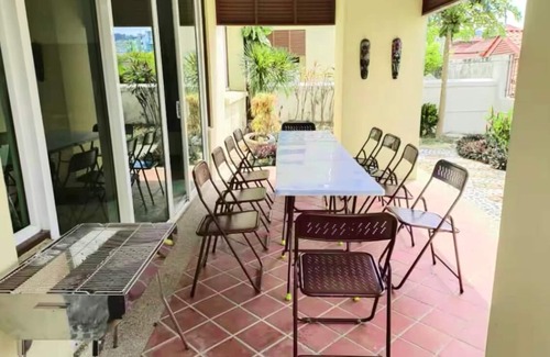 Batu Ferringhi Villa | 25 Guest Batu Ferringhi Miami Villa Bali style