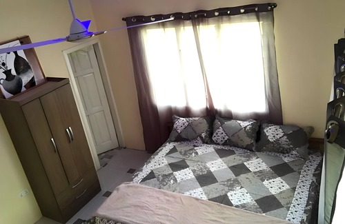 Winneba House | 25 minutes to Winneba Beach! A quiet family suite with dining and living area.
