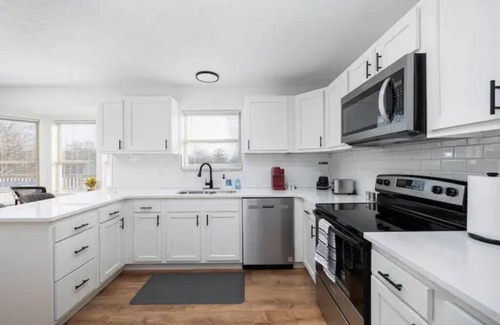 Columbus House | 25% OFF: Spacious 4 bedroom-Pet Friendly-Fenced