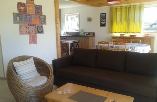 Brignogan-Plage House | 250 m from the beaches and the GR34 coastal path Bright, single-storey wooden house in a quiet residential area.
