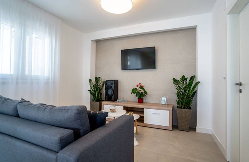 Mastrinka House | 250 m² House ∙ 5 bedrooms ∙ 12 guests
