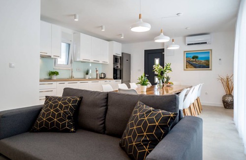 Mastrinka House | 250 m² House ∙ 5 bedrooms ∙ 12 guests