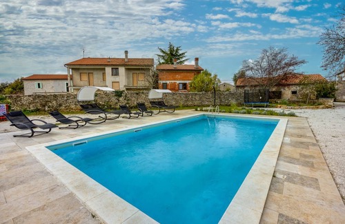 Modrusani House | 250 m² House ∙ 6 bedrooms ∙ 11 guests