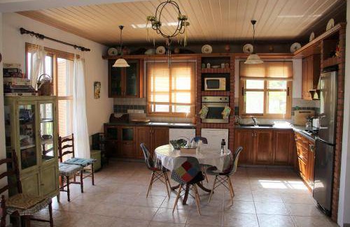 Vasa Koilaniou House | 250 m² House ∙ 6 bedrooms ∙ 13 guests