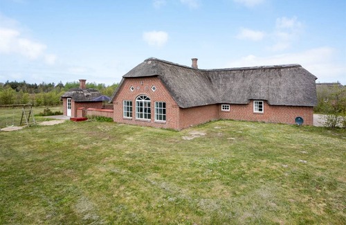 Øby House | 250 m² House ∙ 7 bedrooms ∙ 18 guests