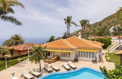 Las Cuevas Villa | 250 m² Villa ∙ 4 bedrooms ∙ 10 guests