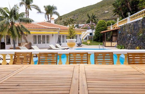 Las Cuevas Villa | 250 m² Villa ∙ 4 bedrooms ∙ 10 guests