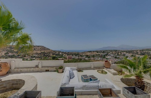 Pitsidia Villa | 250 m² Villa ∙ 4 bedrooms ∙ 8 guests