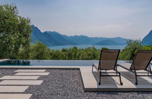Riva di Solto Villa | 250 m² Villa ∙ 5 bedrooms ∙ 10 guests