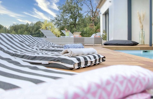 La Cadiere-d'Azur Villa | 250m2 villa with 4 bedrooms, panoramic sea and vineyard view, with football pitch