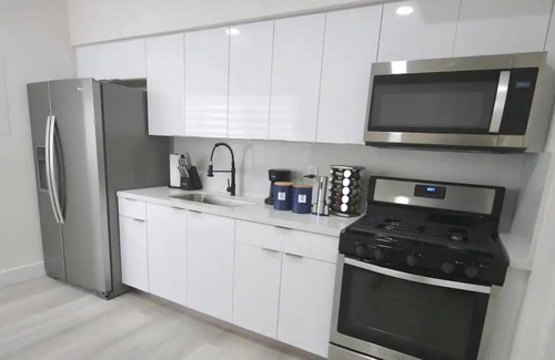 Flagami Apartment | 251 Airport/Top House Apartment1