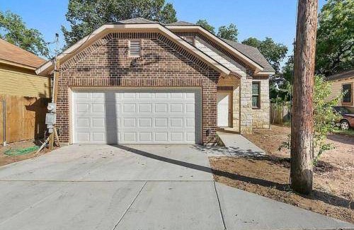 Dallas House | 254 m² House ∙ 4 bedrooms ∙ 19 guests