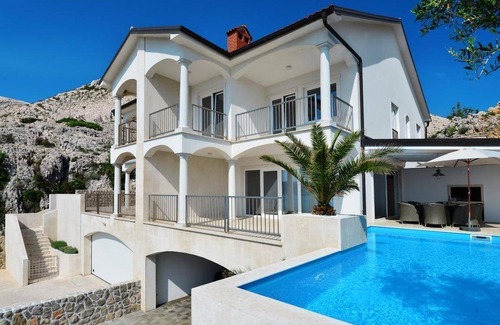Stara Baska House | 255 m² House ∙ 6 bedrooms ∙ 12 guests