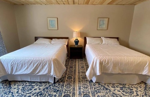 Alban Resort | 26 French River Rooms