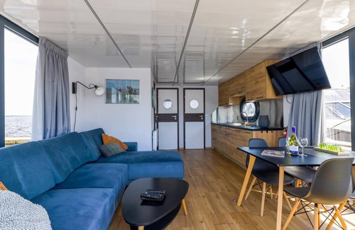 Municipality of Uitgeest Boat Rental | 26 m² Houseboat ∙ 2 bedrooms ∙ 4 guests