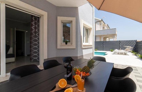 Seget Donji Apartment | 260 m² Apartment ∙ 6 bedrooms ∙ 12 guests