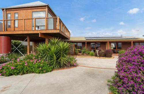 Coronet Bay House | 265 m² House ∙ 6 bedrooms ∙ 11 guests