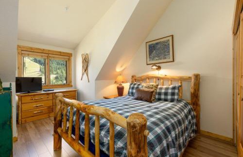 Mountain House Cabin | 2674 Tenderfoot Lodge Condo