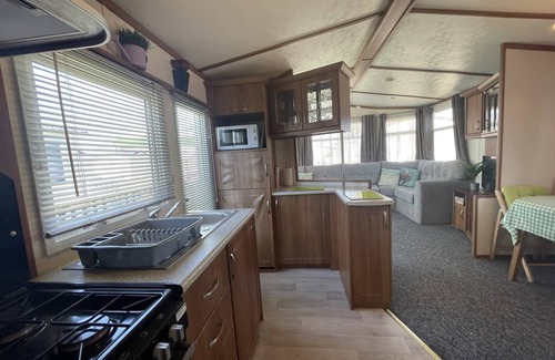 Pevensey Ski Chalet | 27 Tower View Pevensey Bay Holiday Park Beach