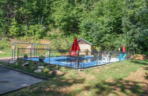 Gatlinburg House | 270 Black Bear Retreat Cabin