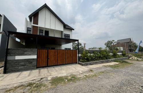 Sleman House | 275 m² House ∙ 3 bedrooms ∙ 10 guests