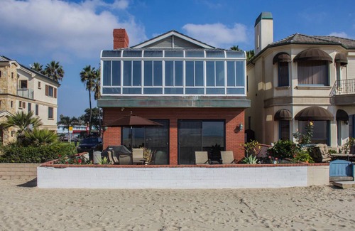 Santa Ana Heights House | 279 m² House ∙ 3 bedrooms ∙ 9 guests