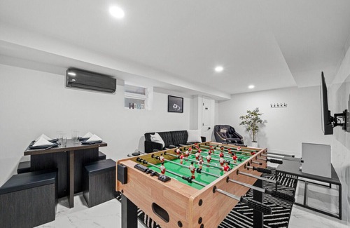 Bayonne House | 28 Bed Heaven |20mins to NYC| Massage Chairs