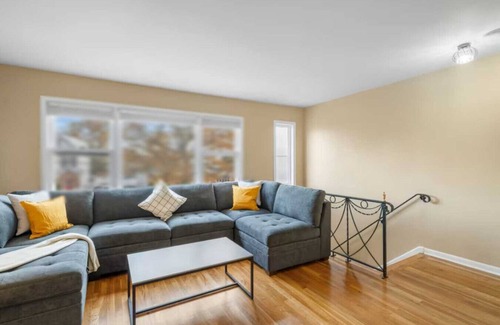 Bayonne House | 28 Bed Heaven |20mins to NYC| Massage Chairs