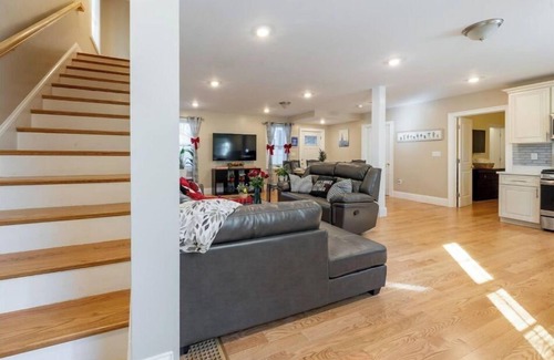 Quincy House | 284 - 5BR Boston-Peaceful House near England Aqua