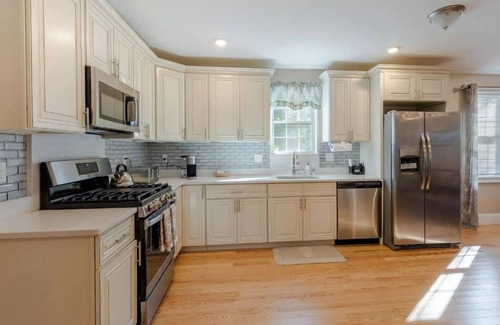 Quincy House | 284 - 5BR Boston-Peaceful House near England Aqua