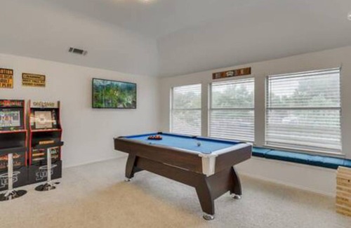 Far North Dallas House | 288 m² House ∙ 6 bedrooms ∙ 16 guests