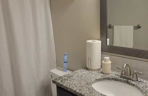 Bel Aire House | 29-day min stays- Pet-friendly home, In-unit laundry, and reliable WiFi.