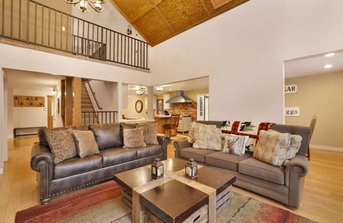 Evergreen Estates Cabin | 296 m² Cabin ∙ 4 bedrooms ∙ 16 guests