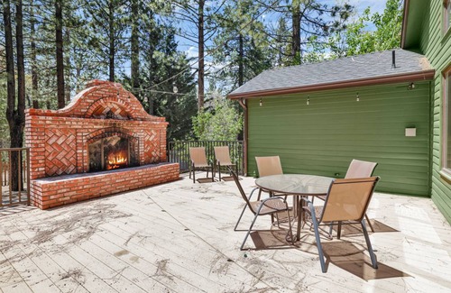 Evergreen Estates Cabin | 296 m² Cabin ∙ 4 bedrooms ∙ 16 guests