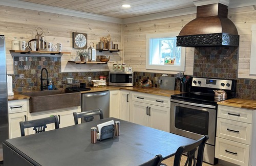Wilmington House | 2A2J Barn pool Getaway 9 miles to WEC